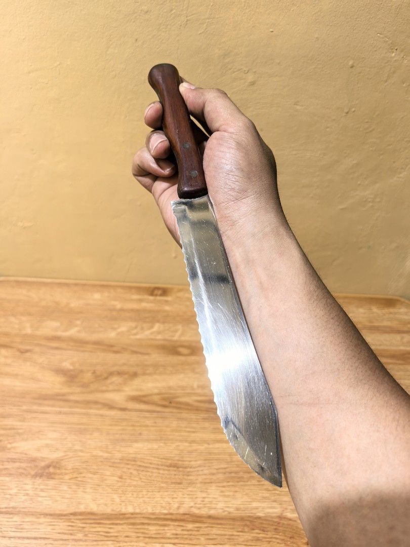 Vintage ekco eterna bread knife (Category: Knives & Chopping Boards) located in Valenzuela. Submitted by mimasujapansurplus (Listing ID 1412420013, Image 3). Description: 📢 AVAILABLE ‼️ Vintage Ekco Eterna bread knife✨ Stainless USA Teak wood handle Blade: 170mm Total length: 290mm 🏷️ ₱250 only ✨ 📍 𝐕𝐚𝐥𝐞𝐧𝐳𝐮𝐞𝐥𝐚 𝐂𝐢𝐭𝐲 🚚 Available for 𝐬𝐞𝐥𝐟 𝐩𝐢𝐜𝐤-𝐮𝐩 or 𝐥𝐚𝐥𝐚𝐦𝐨𝐯𝐞 𝐝𝐞𝐥𝐢𝐯𝐞𝐫𝐲 𝐭𝐨𝐝𝐚𝐲!b.