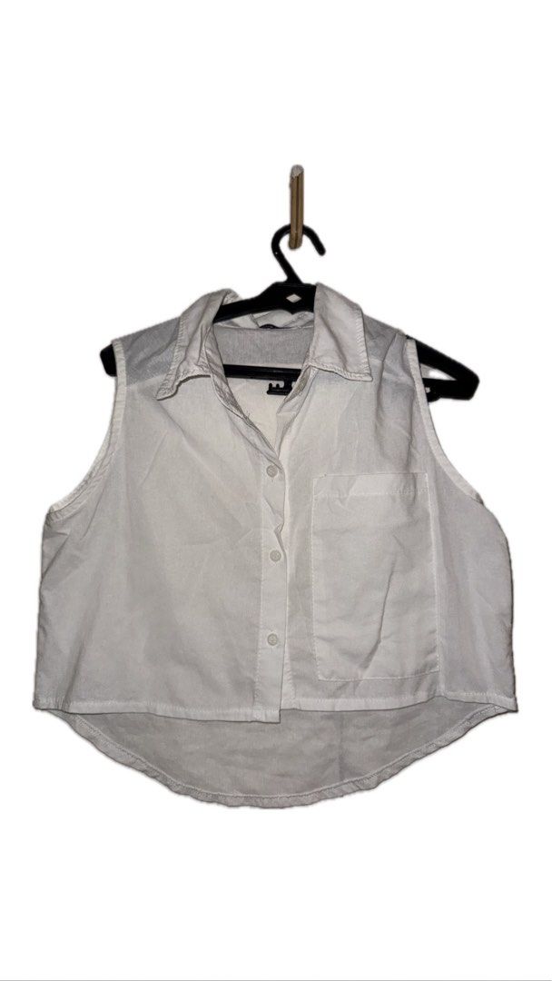 White Sleeveless Button-Up Top (Category: Sleeveless) located in Binan City. Submitted by incairo (Listing ID 1412353282, Image 1). Description: - White sleeveless top - Collared neckline - Single chest pocket - Button-down front - Curved hemline.