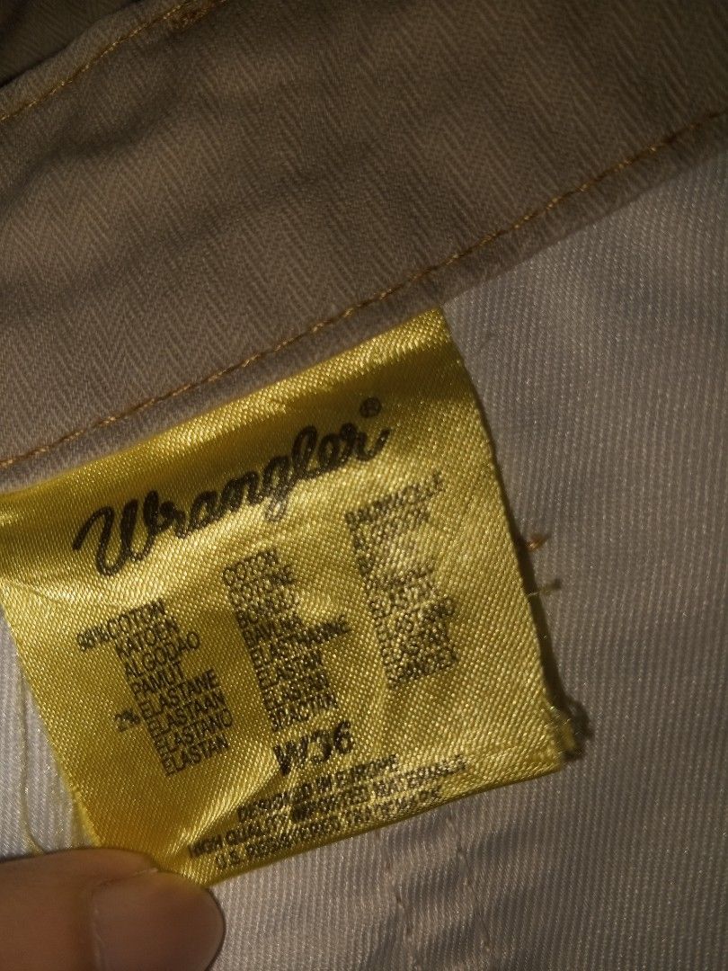 Wrangler Spencer Khaki Pants W36 (Category: Jeans) located in Las Pinas. Submitted by dydythrift74 (Listing ID 1412425085, Image 3). Description: Wrangler Spencer khaki pants. Features a button closure and multiple pockets. Size W36. Made with a blend of cotton and elastane for comfort and durability. Designed in Europe. The pants have a classic, versatile style suitable for various occasions..
