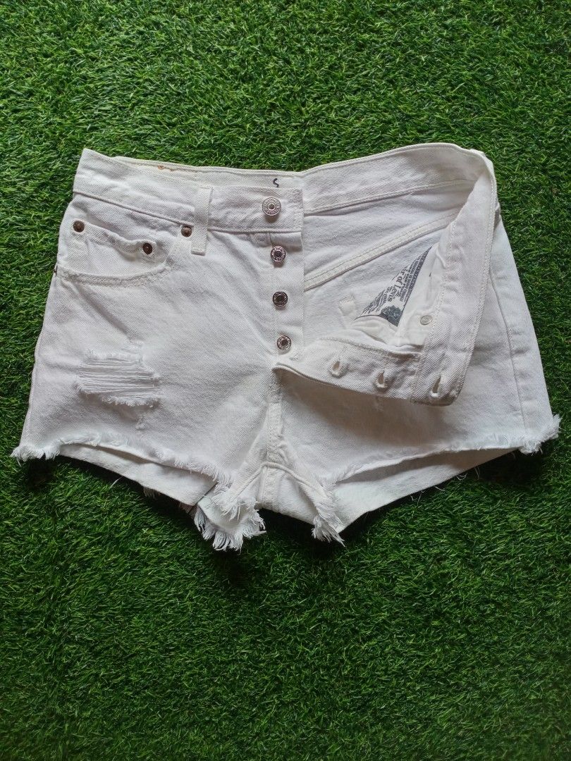 501 Levis Premium Button Fly Short (Category: Shorts) located in Taguig. Submitted by Wacofancy (Listing ID 1407608180, Image 1). Description: Used- Good Actual measurement: Waist 29" Length 10.5.