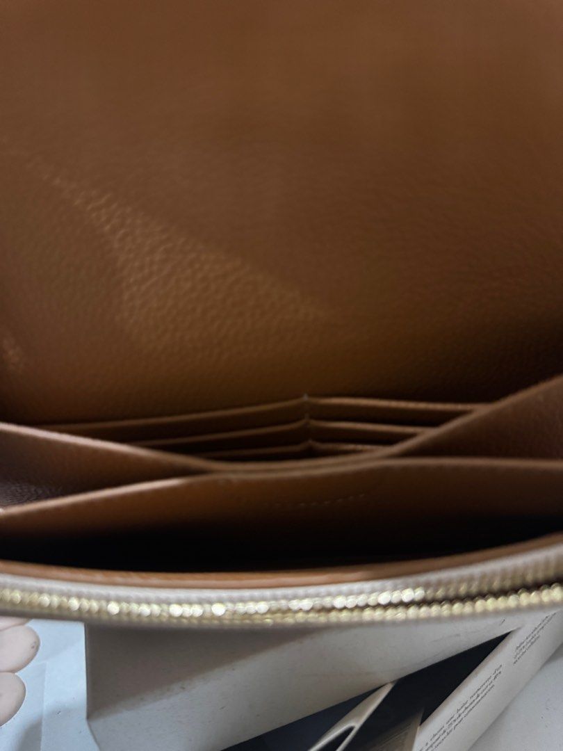 Authentic Polene Sierra Trio Tone Camel (Category: Wallets & Card holders) located in Mandaluyong City. Submitted by agnescruz (Listing ID 1407586735, Image 3). Description: Purchased Bnew. Never used. Good as new. With box. Retailing at ₱13k.