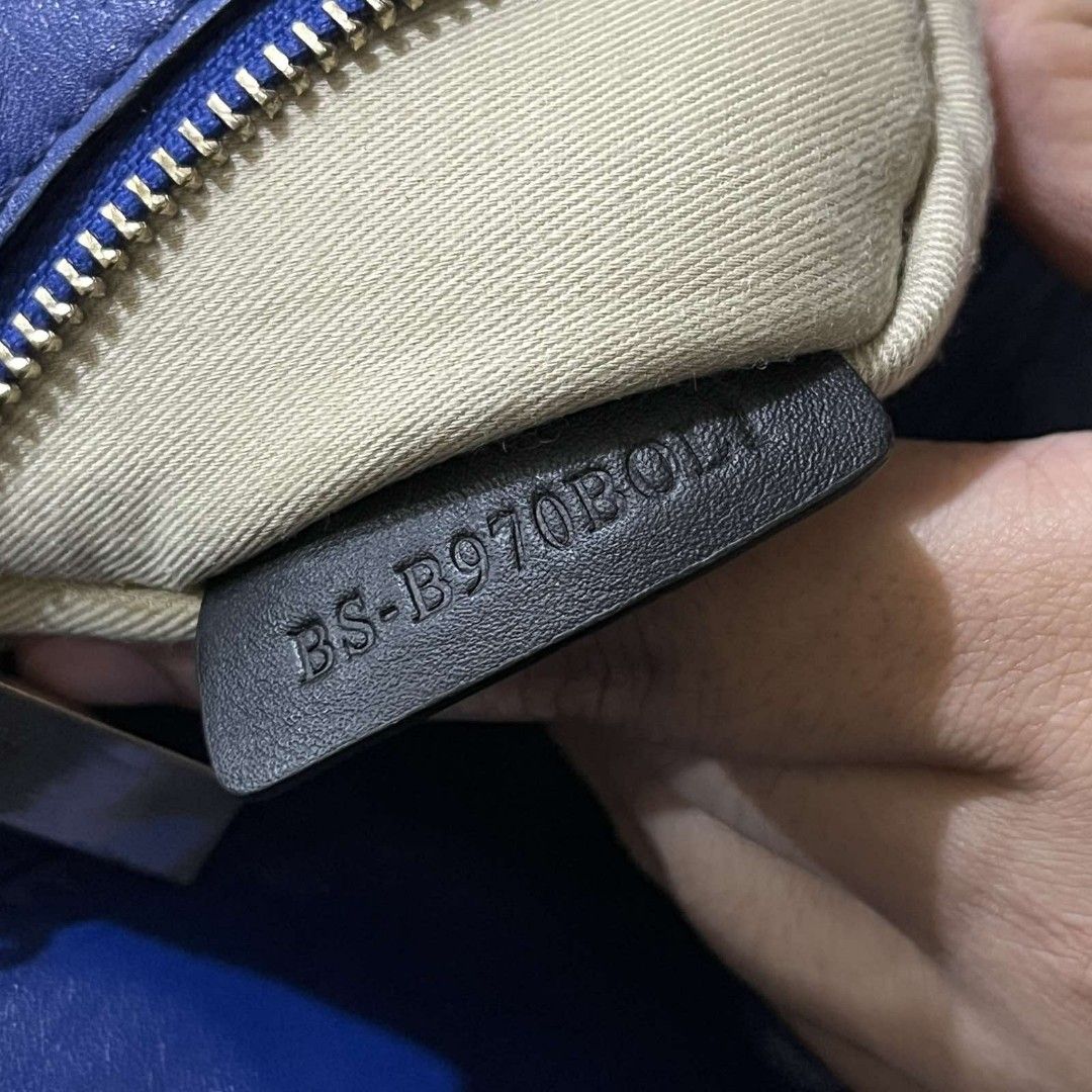 Authentic Valentino Garavani Rockstud Tote Bag (Category: Luxury Bags & Wallets) located in Manila. Submitted by mkalelx (Listing ID 1407574318, Image 3). Description: FOR SALE: VALENTINO GARAVANI Rockstud Small Calfskin Leather 2-Ways Tote Bag Blue •Price: 30,000PHP OR BEST OFFER •Authentic •Location: Antipolo •Meetup: Robinsons Antipolo •Can ship via LBC, Lalamove, J&T. •Buyer shoulders the shipping fee. •Condition: This previously owned and us