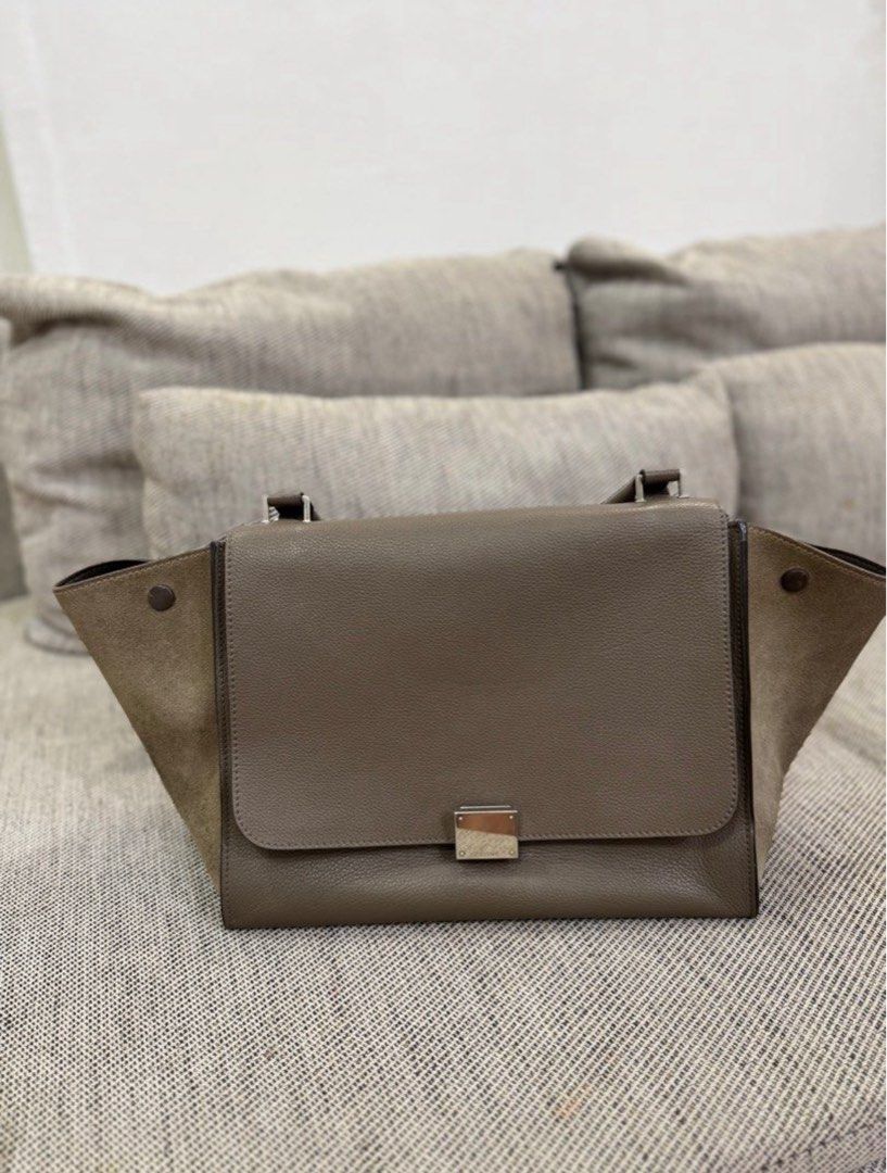 Celine Trapeze Bag (Category: Luxury Bags & Wallets) located in Makati City. Submitted by clarinelli (Listing ID 1407732152, Image 1). Description: With dust bag and strap.
