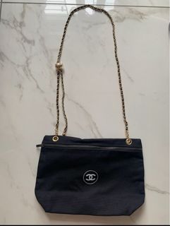 (Category: ) located in . Submitted by buysellcloset (Listing ID 1407600364, Image 1). Description: .