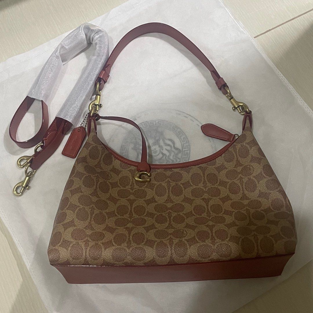 Coach Juliet 25 Shoulder Bag (Category: Luxury Bags & Wallets) located in Manila. Submitted by kristelleluxxe (Listing ID 1407753009, Image 1). Description: very nice quality! never been used Dm for more pics and vids 🥰 .