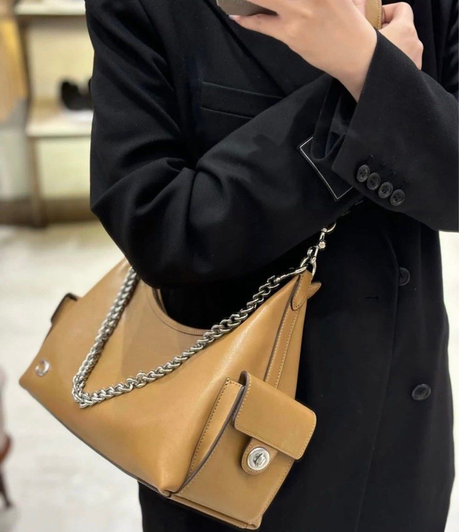 Coach Pocket Juliet30 Shoulder Bag (Category: Luxury Bags & Wallets) located in Manila. Submitted by msddirectfactoryoutlet (Listing ID 1407576437, Image 2). Description: Size Pocket Juliet30 12" (L) x 9" (H) x 5" (W) .