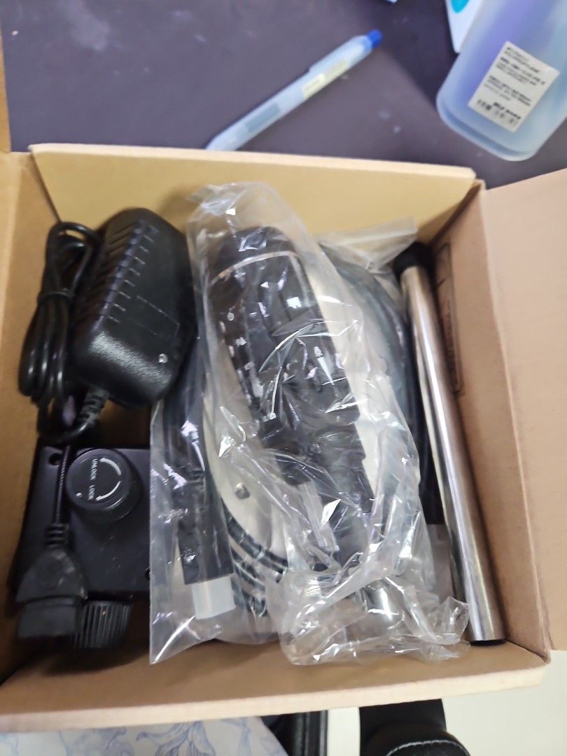 Digital microscope (Category: Everything Else) located in Singapore. Submitted by princesssloth (Listing ID 1407669194, Image 2). Description: - Digital microscope - Brand new in box - Design visible on the box - Complete set.