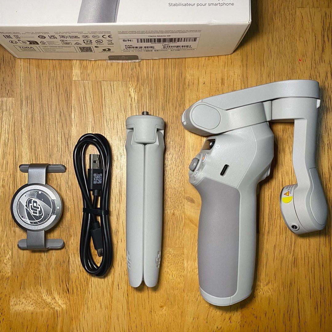 DJI Osmo Mobile SE Smartphone Stabilizer (Category: Gimbals & Stabilizers ) located in Bulacan. Submitted by puzzles_piece (Listing ID 1407673582, Image 3). Description: Not even used, just opened No issue and comes with all the inclusions Includes: Stabilizer, tripod, charging cable, phone clamp, and box.