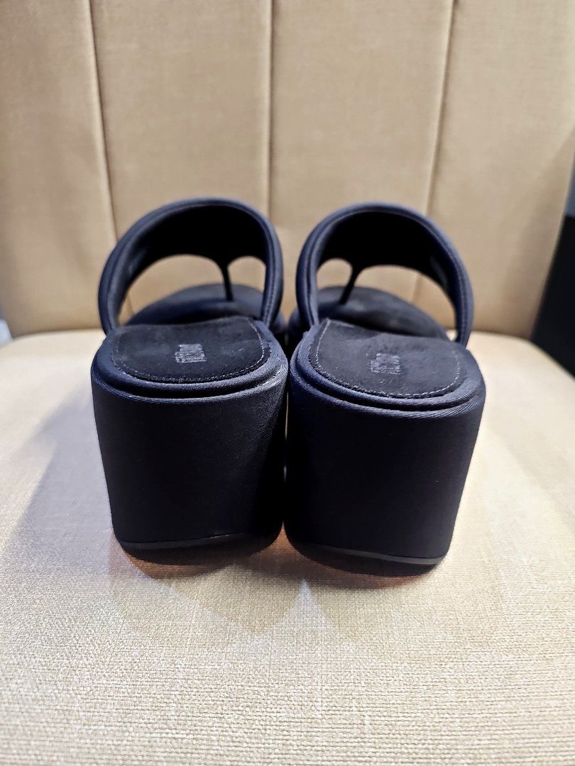 Fitflop Platform Wedge Toe-Post Sandals (All Black) - US 7 (Category: Flats & Sandals) located in Quezon City. Submitted by paulav88 (Listing ID 1407619438, Image 3). Description: 🌸 Original 💯 Fitflop Platform Wedge Sandals 🌸 Thong Style, Thick Platform Sole 🌸 Fabric upper 🌸 Cushioned footbed (Like walking on clouds) 🌸 Size: UK 5, US 7, EUR 38 🌸 Comes with Original Box 🌸 RFS: Too big (Fitted Only).