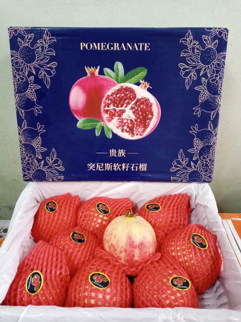 Fruit Gift Box (Category: Gift Baskets & Hampers) located in Manila. Submitted by joiego (Listing ID 1407608612, Image 1). Description: pm to order 😊.