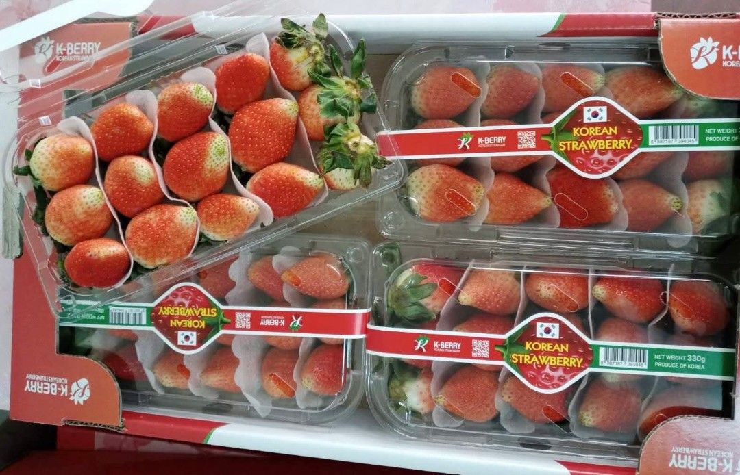Fruit Gift Box (Category: Gift Baskets & Hampers) located in Manila. Submitted by joiego (Listing ID 1407608612, Image 3). Description: pm to order 😊.