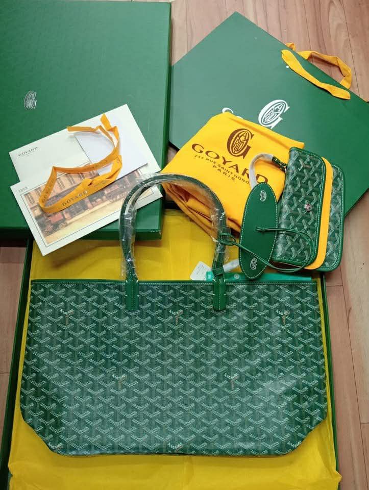 Sale‼️GOyard Tote (Category: Luxury Bags & Wallets) located in Manila. Submitted by bagsandmanymanymore1 (Listing ID 1386819364, Image 1). Description: Preloved Tote Size 42cm Medium size Serial number Please read before you order 👉🏻❗️Payment first before shipping ❗️Cut off time of payment 11am sameday delivery ❗️NO MEET UP / NO PICK UP ❗️ORDER CANNOT BE CANCELLED ❗️PLEASE DON’T BUY IF YOU ARE IN DOUBT ❗️NO RETURN! NO REFUND! ❗️NO EXCHANGE ❗️Tr