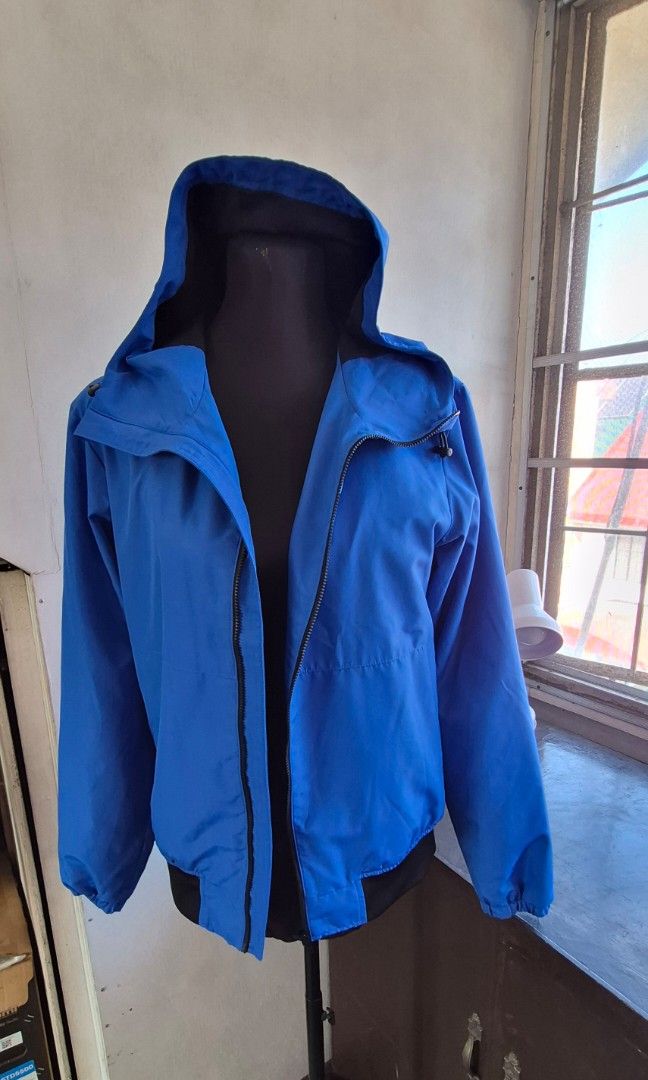 GU hoodie rain jacket with lining small (Category: Coats, Jackets and Outerwear) located in Caloocan City. Submitted by celonessentials (Listing ID 1407572431, Image 1). Description: water repallant type material with hoodie.