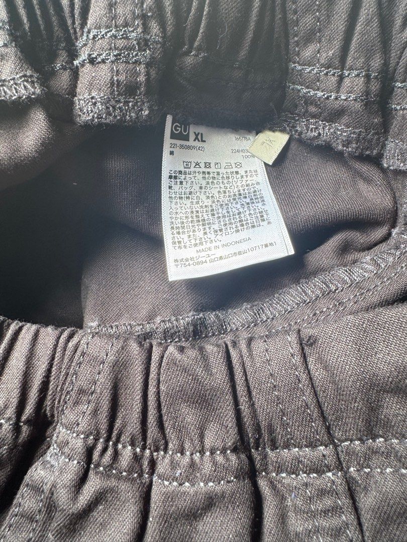 GU Wide Leg Pants XL (Category: Jeans) located in Trece Martires City. Submitted by lakingking (Listing ID 1407584148, Image 3). Description: - GU black wide-leg pants UNISEX like new - Size: XL - Features: - Elastic waistband - Button closure - Two back pockets - Made in Indonesia - Relaxed fit - Lightweight fabric.