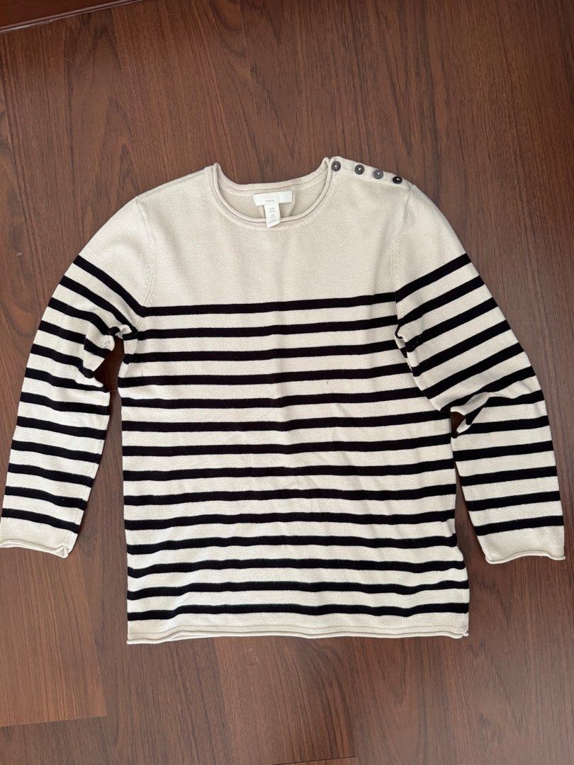 H&M Breton Striped 1/4 Sleeves (Category: Longsleeves) located in Rizal. Submitted by unhoarderrr (Listing ID 1407579706, Image 1). Description: H&M Breton Striped 1/4 Sleeves Size: Extra Small Color: Breton Stripe Lightly used but in very good condition RFS: outgrown.