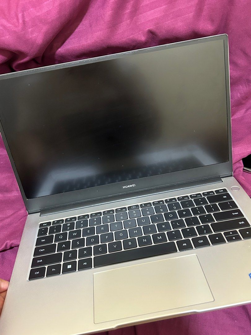 Huawei matebook D14 with Intel Core i5 (Category: Laptops & Notebooks) located in Quezon City. Submitted by kyunggg1_ (Listing ID 1407751572, Image 2). Description: - issue: minimal keyboard marks on screen (haven’t used much) naka stock lang. - Silver Huawei laptop - Intel Core i5 processor - Intel Iris Xe Graphics - Includes Huawei Share - Standard keyboard layout - Ventilation grilles on underside.