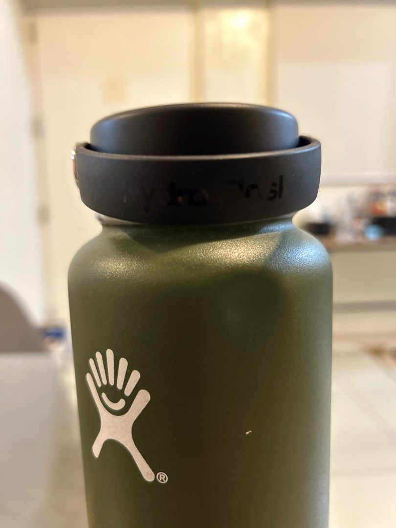 Hydroflask 32oz (Category: Water Bottles & Tumblers) located in Quezon City. Submitted by bea30 (Listing ID 1407718584, Image 2). Description: Original and still fully functional Has dents as seen on the photo 32 oz / 946 ml Color Olive Green.