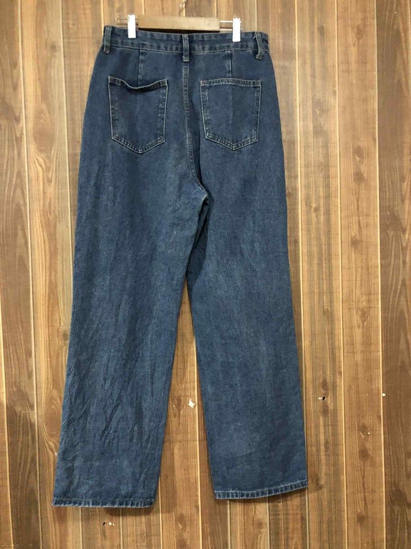 Jeanswest Wide Leg Jeans (Category: Jeans) located in Cavite. Submitted by virginiacubero08 (Listing ID 1407601613, Image 2). Description: - Jeanswest wide leg jeans - Classic blue wash - High waist - Button details - Leather patch on front pocket - Size: XL (170/72A) - Material: Denim - Perfect for a casual look -25-29" na aadjust buttons waist.
