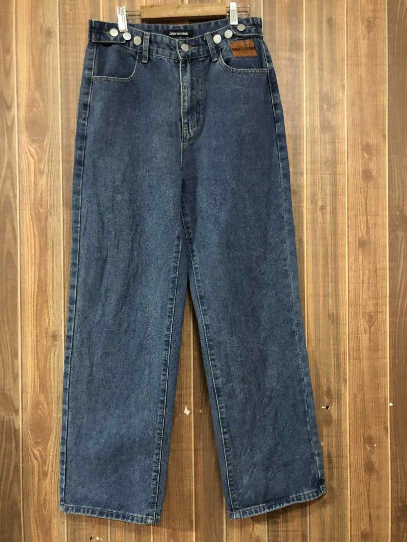 Jeanswest Wide Leg Jeans (Category: Jeans) located in Cavite. Submitted by virginiacubero08 (Listing ID 1407601613, Image 1). Description: - Jeanswest wide leg jeans - Classic blue wash - High waist - Button details - Leather patch on front pocket - Size: XL (170/72A) - Material: Denim - Perfect for a casual look -25-29" na aadjust buttons waist.