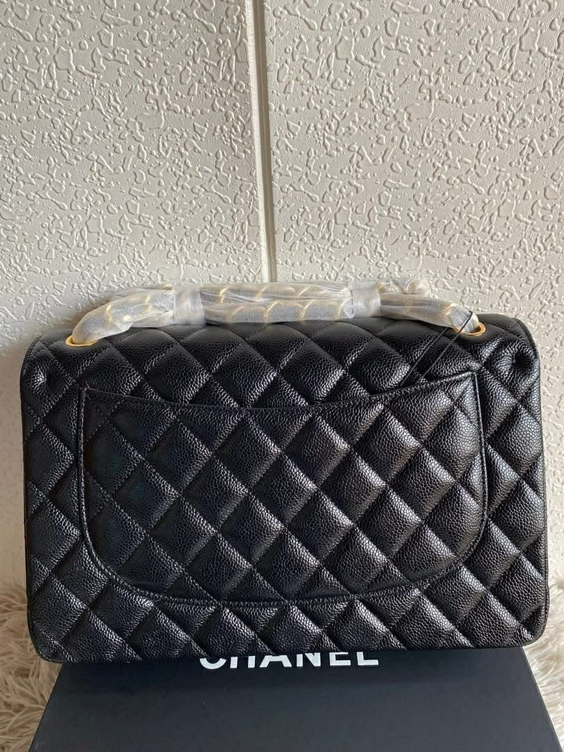 Jumbo Flap (Category: Luxury Bags & Wallets) located in Manila. Submitted by trendyfindscitrine (Listing ID 1407683365, Image 2). Description: Size 30cm Genuine Caviar leather Comes complete What u c is what u get.