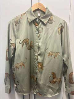 (Category: ) located in . Submitted by msfarah.closet (Listing ID 1407598549, Image 1). Description: .