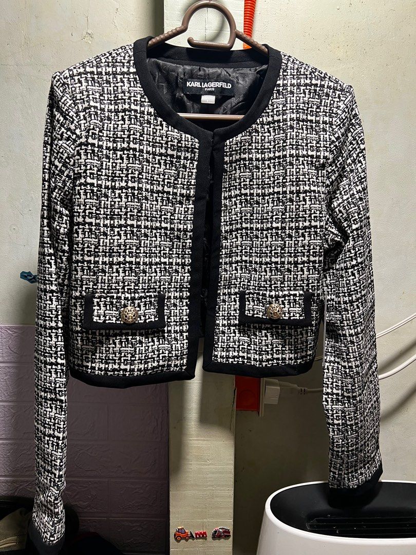 Karl Lagerfeld tweed blazer (Category: Coats, Jackets and Outerwear) located in Valenzuela. Submitted by skiesdeclutter (Listing ID 1407604782, Image 2). Description: Karl Lagerfeld tweed Blazer - can fit small to medium frame.