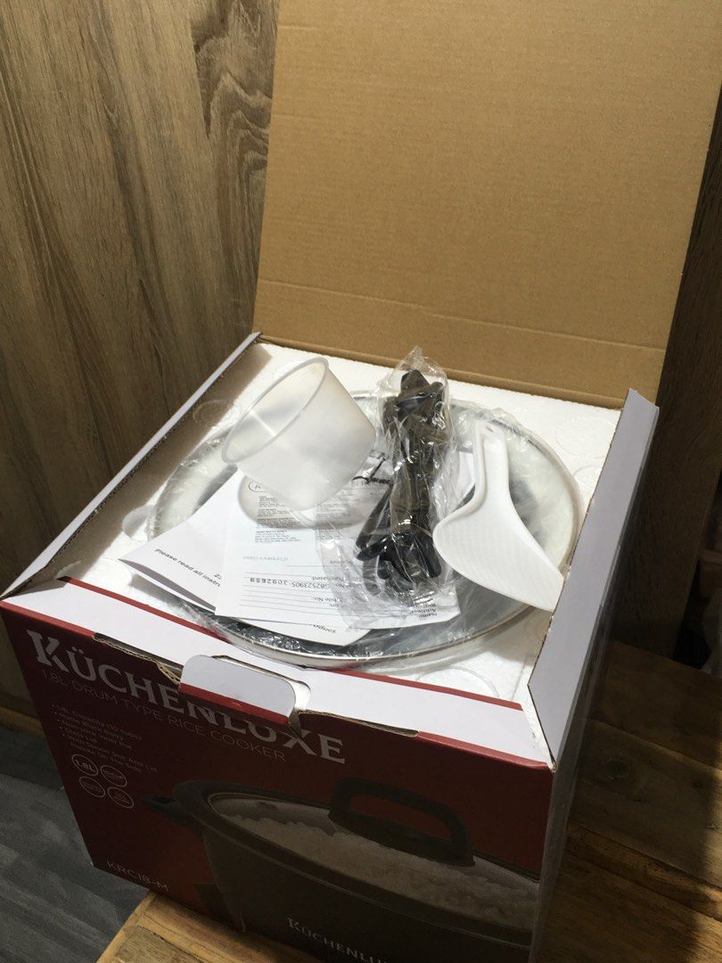 Küchenluxe non-stick rice cooker (Category: Cookers) located in Mandaluyong City. Submitted by needs99 (Listing ID 1407571898, Image 3). Description: Küchenluxe 1.8 Drum type rice cooker 1.8L, 10 Cup capacity, Non-Stick Inner Pot, Cup and Spoon Included bought in SnR.