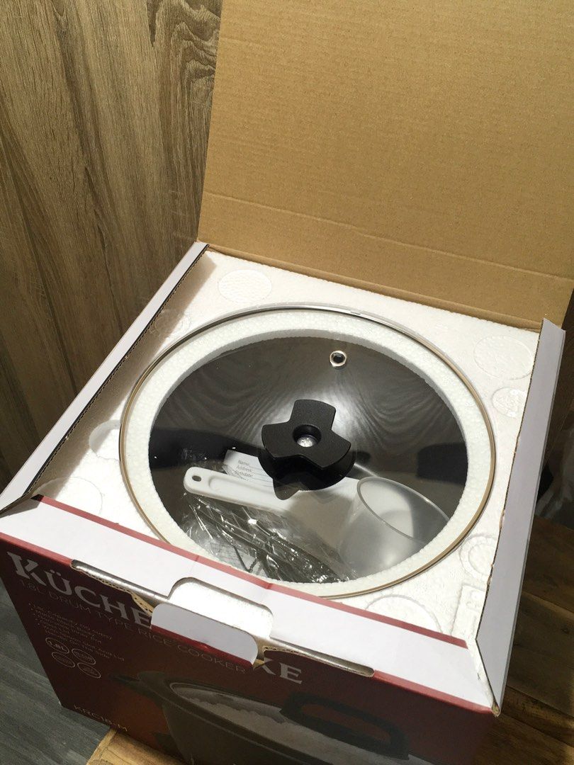 Küchenluxe non-stick rice cooker (Category: Cookers) located in Mandaluyong City. Submitted by needs99 (Listing ID 1407571898, Image 2). Description: Küchenluxe 1.8 Drum type rice cooker 1.8L, 10 Cup capacity, Non-Stick Inner Pot, Cup and Spoon Included bought in SnR.