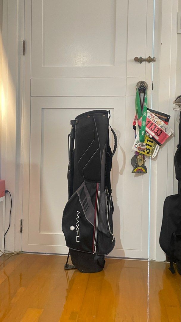 LIGHTWEIGHT GOLF BAG Maxfli Golf Stand Bag (Category: Golf) located in Makati City. Submitted by warren111199-67817 (Listing ID 1407677043, Image 3). Description: Black Maxfli golf stand bag - Very Lightweight and Compact - Can fit 14 golf clubs (without umbrella) - 4 zipper compartments - with DIY shoulder strap original strap broke so I had to DIY the strap. Works great. CEBU CITY can meetup within cebu city Delivery fee shouldered by buyer.