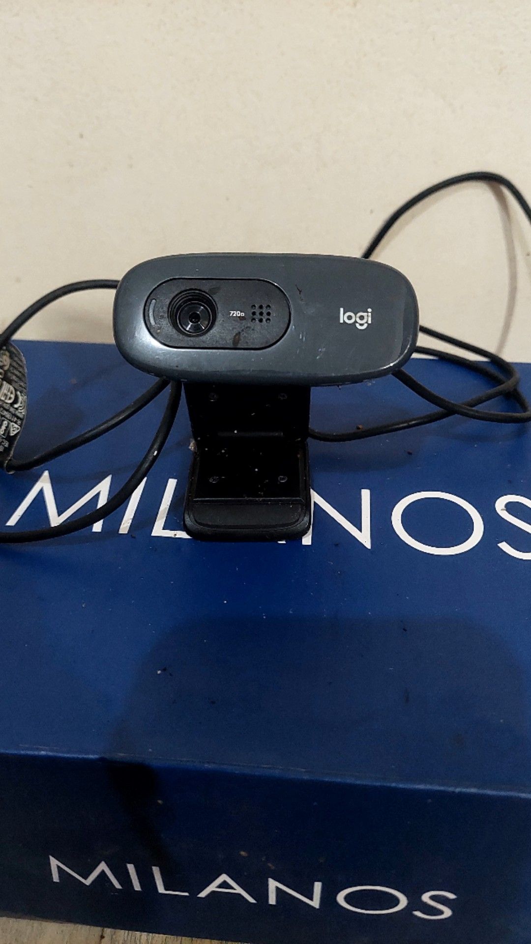 Logitech Webcam (Category: Webcams) located in Marikina City. Submitted by jaseignacio (Listing ID 1407582013, Image 1). Description: - Logitech webcam with integrated microphone - Dark gray color - Includes clip for easy attachment to monitors or laptops - Black cable.
