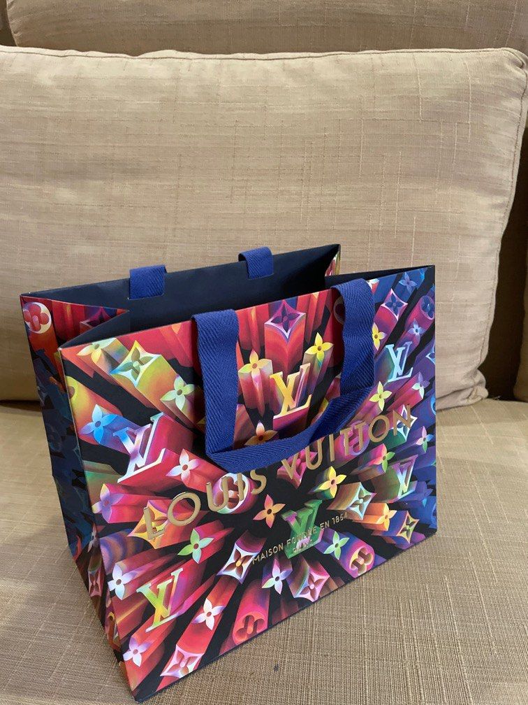 Louis Vuitton Paperbag (Category: Luxury Bags & Wallets) located in Cebu City. Submitted by kiki_closet168 (Listing ID 1407640130, Image 3). Description: Size 9.75in x 8.25in x 5.75in.