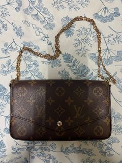 (Category: ) located in . Submitted by xqueenwardrobex (Listing ID 1407700387, Image 1). Description: .