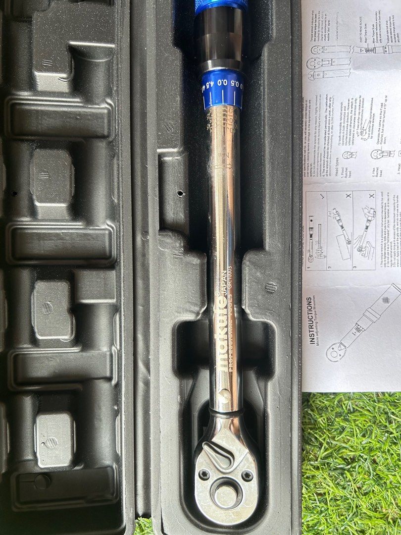 Makute 3/8" Micrometer Adjustable Torque Wrench (Category: Construction Tools & Equipment) located in Pasay City. Submitted by tanyasy2729 (Listing ID 1407693415, Image 3). Description: Makute professional torque wrench. It is a 3/8" micrometer adjustable torque wrench. The torque range is 19-110 Nm. Comes with a case and an adapter. Includes instructions. Made in Japan..