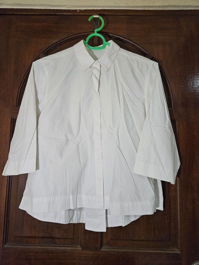 Mango White Polo (Category: Longsleeves) located in Pasig City. Submitted by simdeclutters (Listing ID 1407737578, Image 1). Description: .