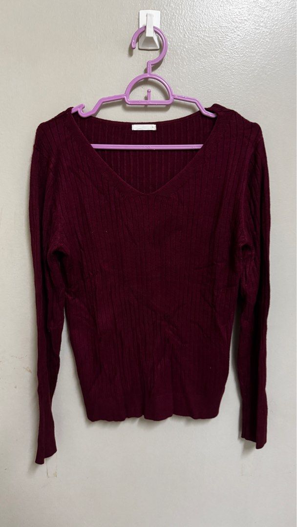Maroon Ribbed V-Neck Sweater (Category: Longsleeves) located in Kuala Lumpur. Submitted by mimieyusri (Listing ID 1407724329, Image 1). Description: - Maroon V-neck sweater - Long sleeves - Knit fabric - Deep maroon color.
