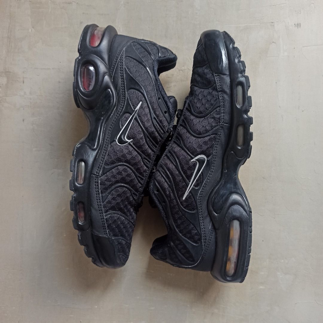 Nike Air Max Plus TN "Ninja Black" (Category: Sneakers) located in Pasig City. Submitted by precycled_ (Listing ID 1407634663, Image 3). Description: Code : Nike Air Max Plus TN "Ninja Black" Size : US 9 - 27cm Condition : 9/10 Price : 1,999.00 php + SF Issue : Signs of usage, drags, minor crack bubbles but still wearable, and see the last photo . . . ‼️BUY AT YOUR OWN RISK ❗Payment First Basis 📌Be 100% SURE before submitting the form 📌1 DAY Re