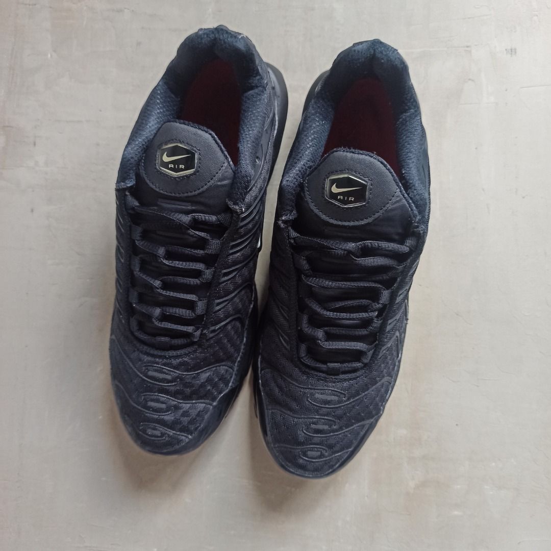 Nike Air Max Plus TN "Ninja Black" (Category: Sneakers) located in Pasig City. Submitted by precycled_ (Listing ID 1407634663, Image 2). Description: Code : Nike Air Max Plus TN "Ninja Black" Size : US 9 - 27cm Condition : 9/10 Price : 1,999.00 php + SF Issue : Signs of usage, drags, minor crack bubbles but still wearable, and see the last photo . . . ‼️BUY AT YOUR OWN RISK ❗Payment First Basis 📌Be 100% SURE before submitting the form 📌1 DAY Re