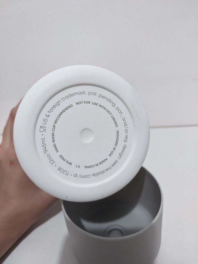 Owala Freesip Shy Marshmallow 32oz (Category: Water Bottles & Tumblers) located in Bulacan. Submitted by irinaborromeo (Listing ID 1407712437, Image 2). Description: For sale: Owala Freesip Shy Marshmallow 32oz - 2,200 negotiable - rarely used - has a dent when I bought it - with boot - original from US Rfs: I have a 24oz that I always use MOP: Gcash MOD: Lalamove or SCO Message me for more inquiries!.