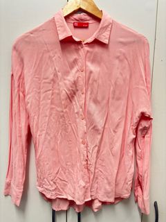 (Category: ) located in . Submitted by msfarah.closet (Listing ID 1407597608, Image 1). Description: .