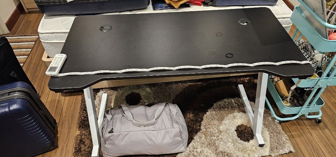 PC table (Category: Tables & Sets) located in Kuala Lumpur. Submitted by navvir.pasricha (Listing ID 1407569249, Image 1). Description: PC table in near perfect condition. measurements are 73 (h) x 55 (b) x 121 (w) all in cm. having a baby and have no need for this table anymore. table can easily be dismantled and reassembled. just need Alan key (I will provide).