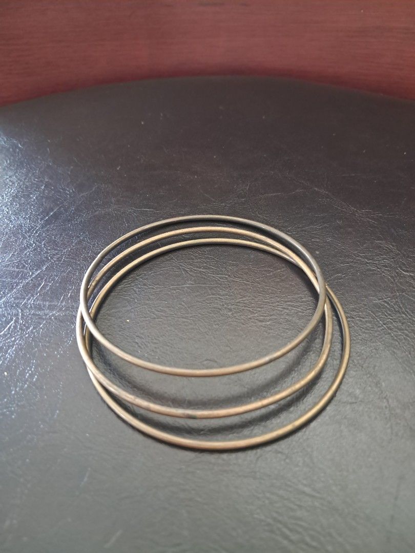 Slim brass bangles set (Category: Bracelets) located in Quezon City. Submitted by kate_168 (Listing ID 1407628418, Image 1). Description: MOP: Gcash or Cash upon in-person pick-up Delivery: c/o buyer Location: Quezon City.