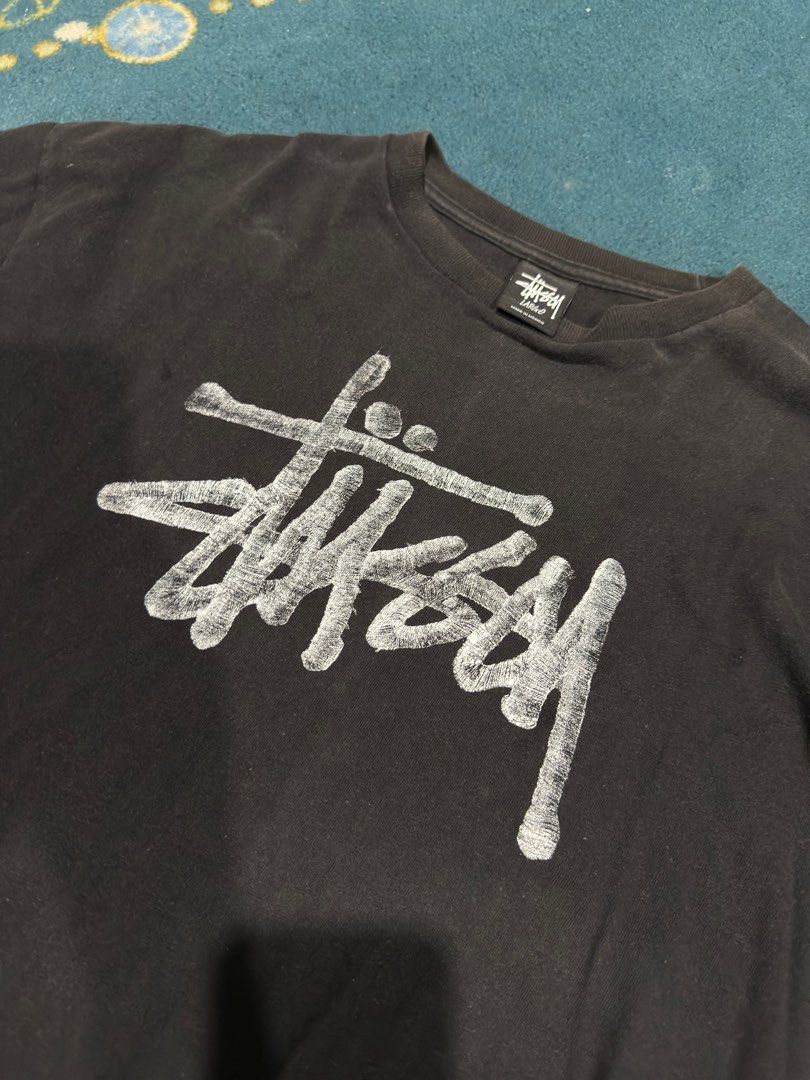 Stussy Vintage Signature (Category: Tshirts & Polo Shirts) located in Bintulu. Submitted by goodwillbin (Listing ID 1407740819, Image 2). Description: salam, lama dh tak up barang dkt carousell ni skrng bru ada masa kali ni bnyk brng padu! Vintage Stussy Signature - pit 23/23.5, labuh 27.5/28 - condition 8/10, printing lawa lagi tkda crack depan blkg - ada pinhole kecil ja dkt bhgian blkng tk mejejaskan pemakaian - tagging ada lagi - nk lepas mur