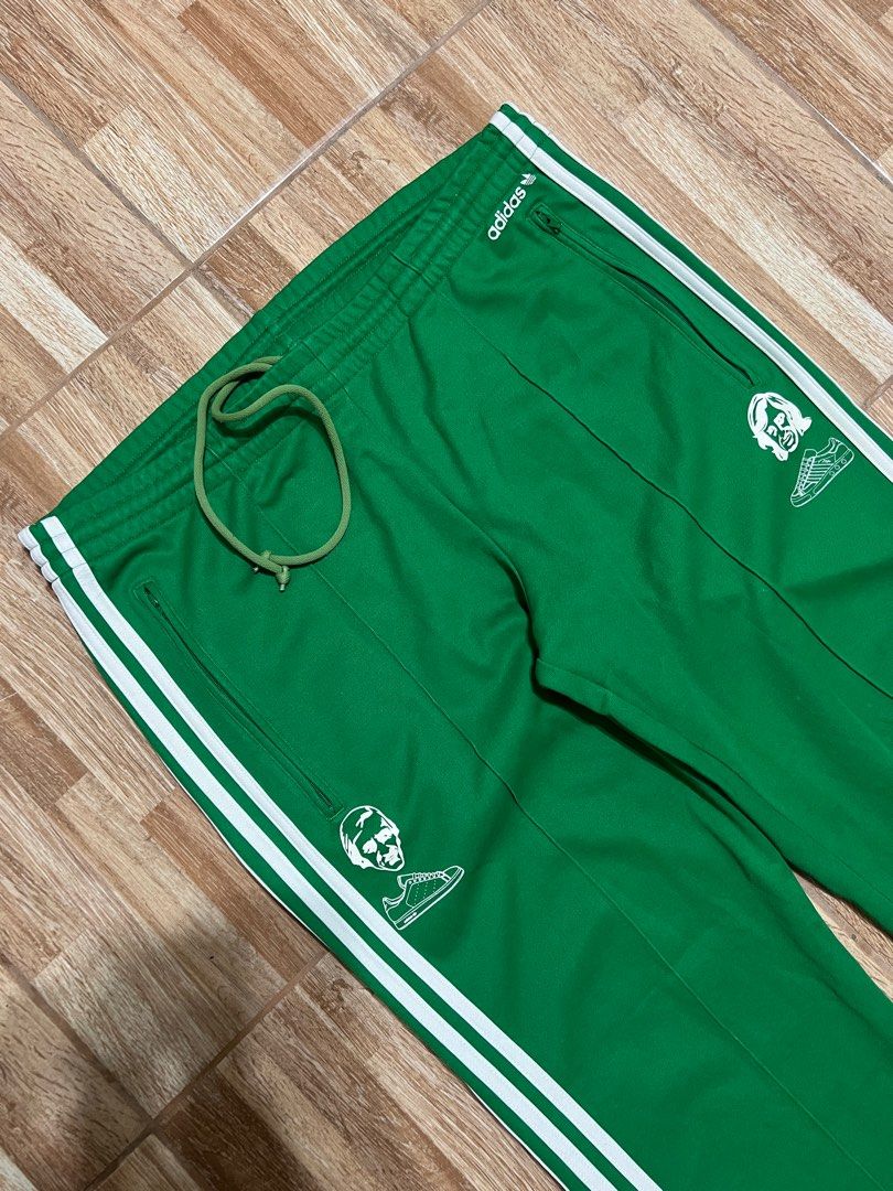 Vintage 2000s adidas Stan Smith Track Pants (Category: Activewear) located in Antipolo. Submitted by its.okay.to.thrift (Listing ID 1407686188, Image 2). Description: Vintage 2000s adidas Stan Smith Track Pants Size: Large on tag Dimes: 36+ waist with drawstring cord to tighten (for sizes, pls refer to photos) Condition: Great vintage condition with normal signs of use like scratches and minor print cracks MOP: GCash / BPI SHIPPING: Lalamove / LB