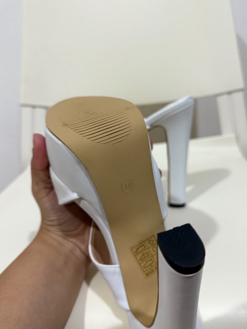 White Heels (Category: Heels) located in Mandaluyong City. Submitted by assortedthingslists (Listing ID 1407666738, Image 2). Description: Size 40 Women.