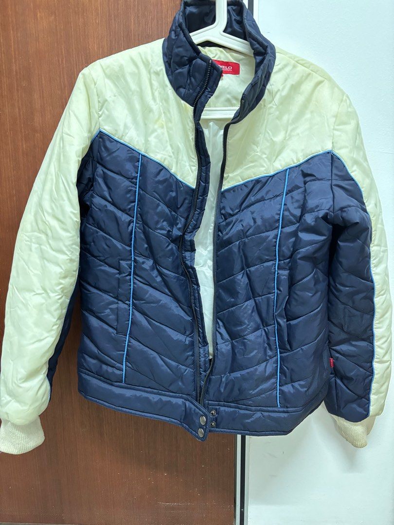 Winter Jacket (Category: Coats, Jackets and Outerwear) located in Batu Pahat. Submitted by jenniferhy (Listing ID 1407657013, Image 1). Description: Size: M A bit yellowish & Zip not so smooth already..