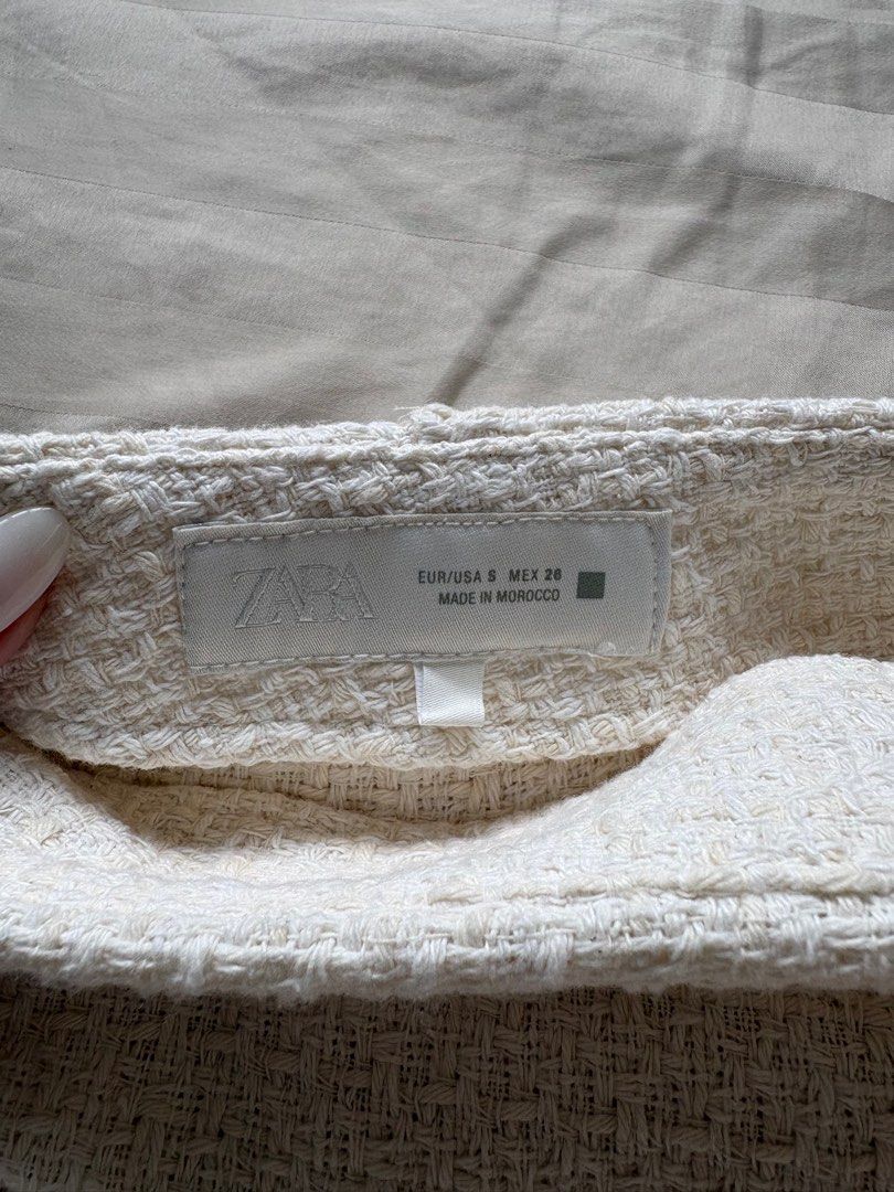 Zara White Tweed Skorts (Category: Shorts) located in Bacoor. Submitted by koomitushi (Listing ID 1407569305, Image 2). Description: Removed tag but still brand new Fits 28-29 waistline .