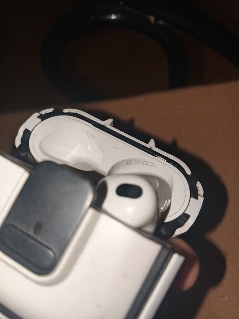 AirPods (3rd Generation) A2897 – Case + Right Earbud Only (Category: Earphones) located in General Trias. Submitted by deex22 (Listing ID 1412675338, Image 3). Description: Selling Apple AirPods (3rd Generation) Model: A2897 👉 Charging case + RIGHT earbud only ✅ Original Apple ✅ Fully working ❌ LEFT earbud not included Ideal as a replacement if you lost your case or right side, or for spare/backup use. Condition: Used – good working condition In