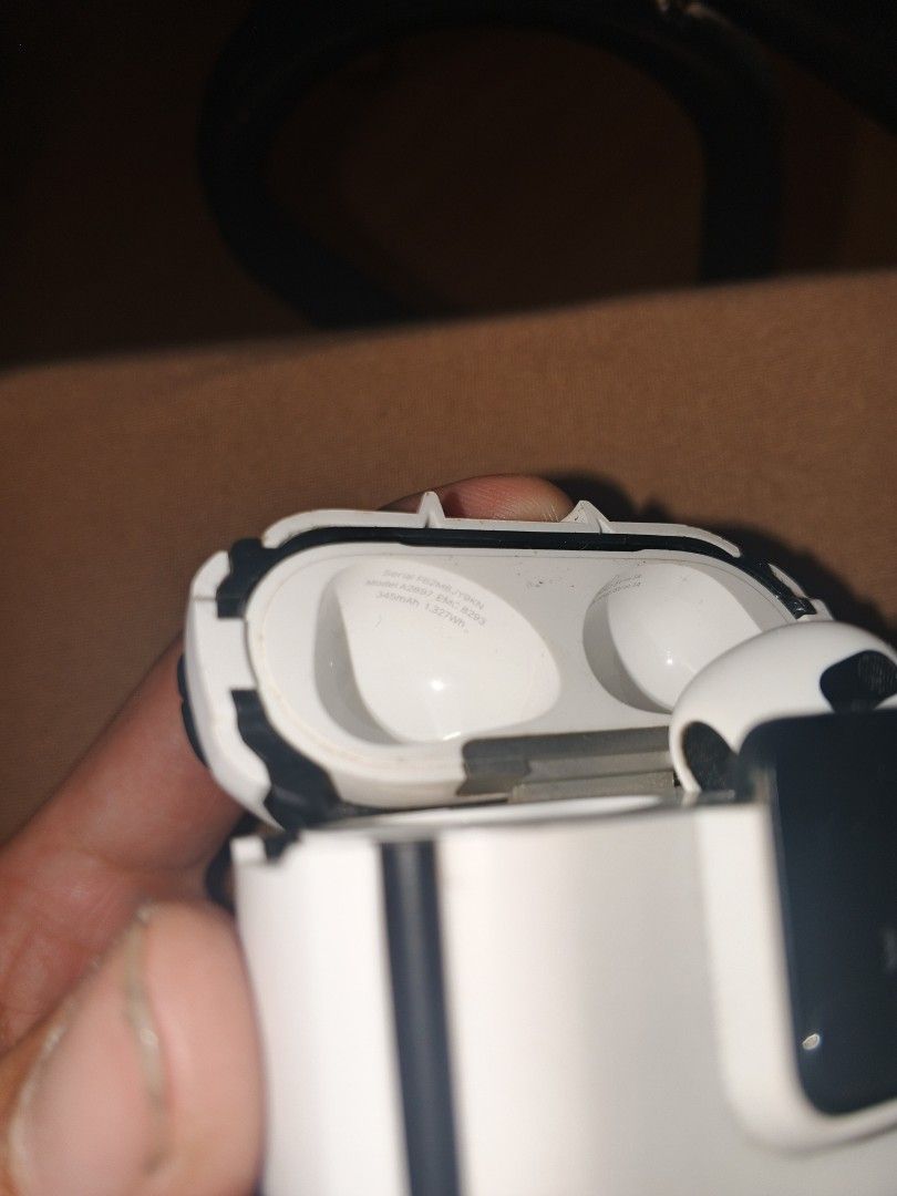AirPods (3rd Generation) A2897 – Case + Right Earbud Only (Category: Earphones) located in General Trias. Submitted by deex22 (Listing ID 1412675338, Image 2). Description: Selling Apple AirPods (3rd Generation) Model: A2897 👉 Charging case + RIGHT earbud only ✅ Original Apple ✅ Fully working ❌ LEFT earbud not included Ideal as a replacement if you lost your case or right side, or for spare/backup use. Condition: Used – good working condition In