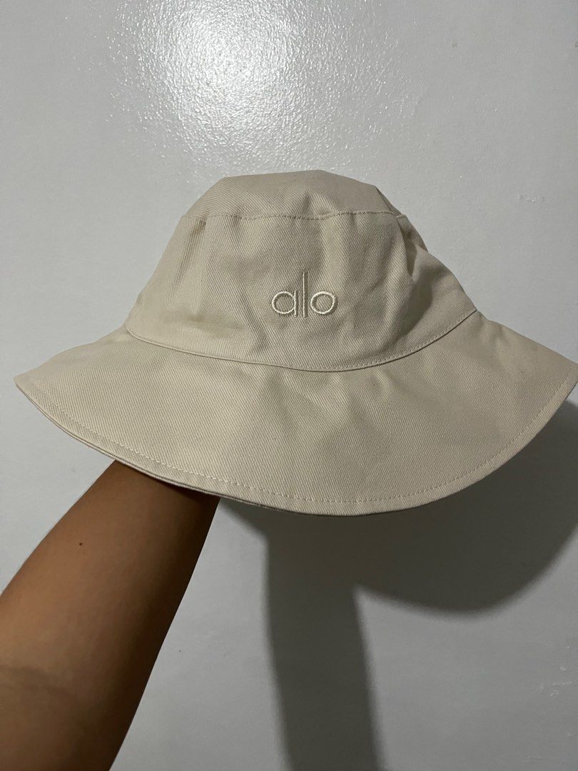 Alo Bucket Hat (Category: Hats & Beanies) located in Dipolog. Submitted by krstnagnis98 (Listing ID 1412669580, Image 2). Description: Alo Bucket Hat With tags No issues 600 each.