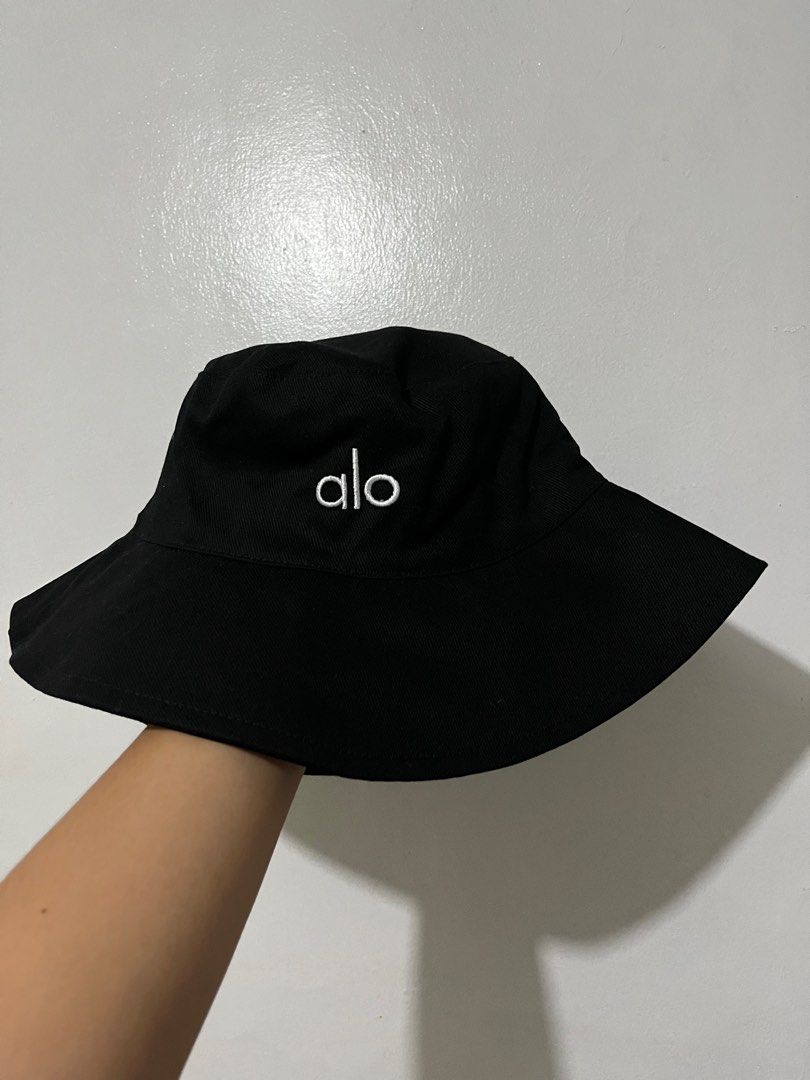 Alo Bucket Hat (Category: Hats & Beanies) located in Dipolog. Submitted by krstnagnis98 (Listing ID 1412669580, Image 1). Description: Alo Bucket Hat With tags No issues 600 each.